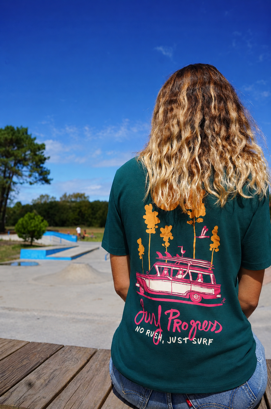 T-shirt Surf Progress Glazed Green porté