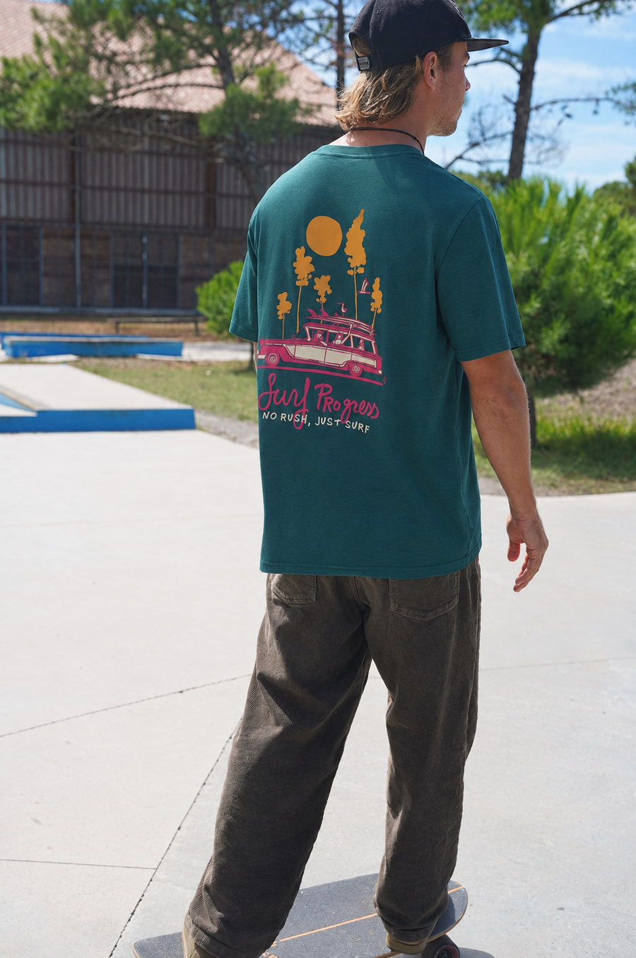 T-shirt Surf Progress Glazed Green porté