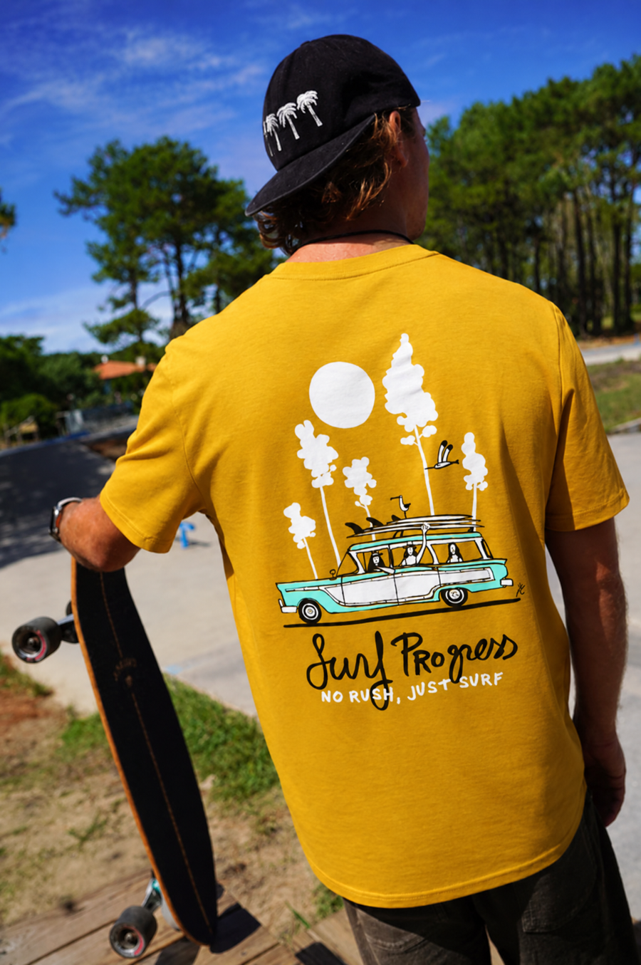 T-shirt Surf Progress Ochre porté