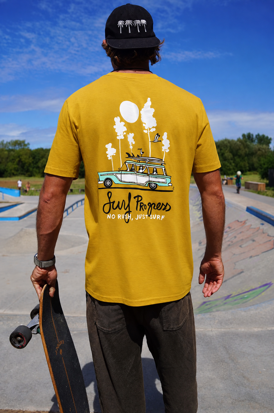 T-shirt Surf Progress Ochre porté