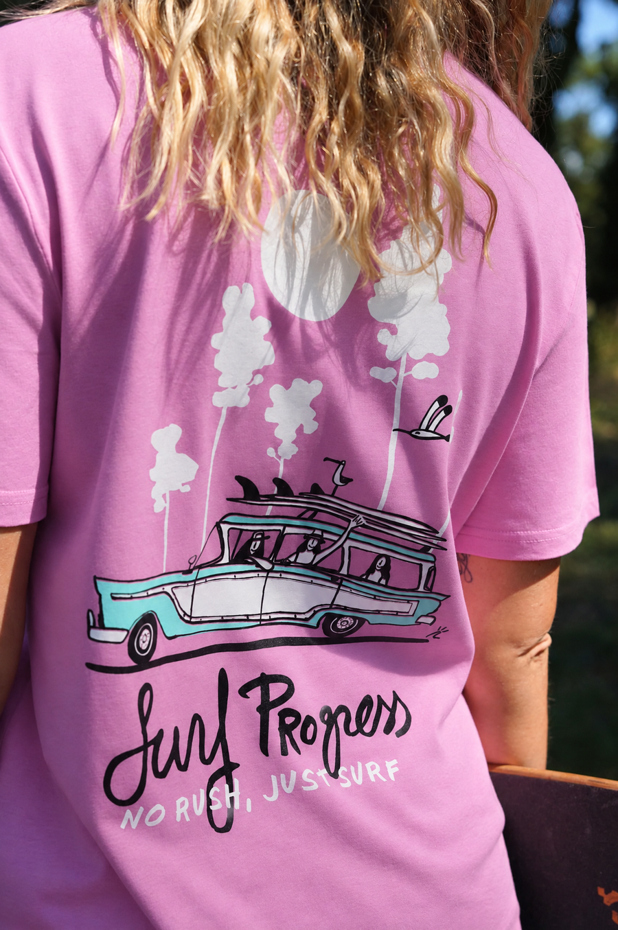 T-shirt Surf Progress Bubble Pink porté